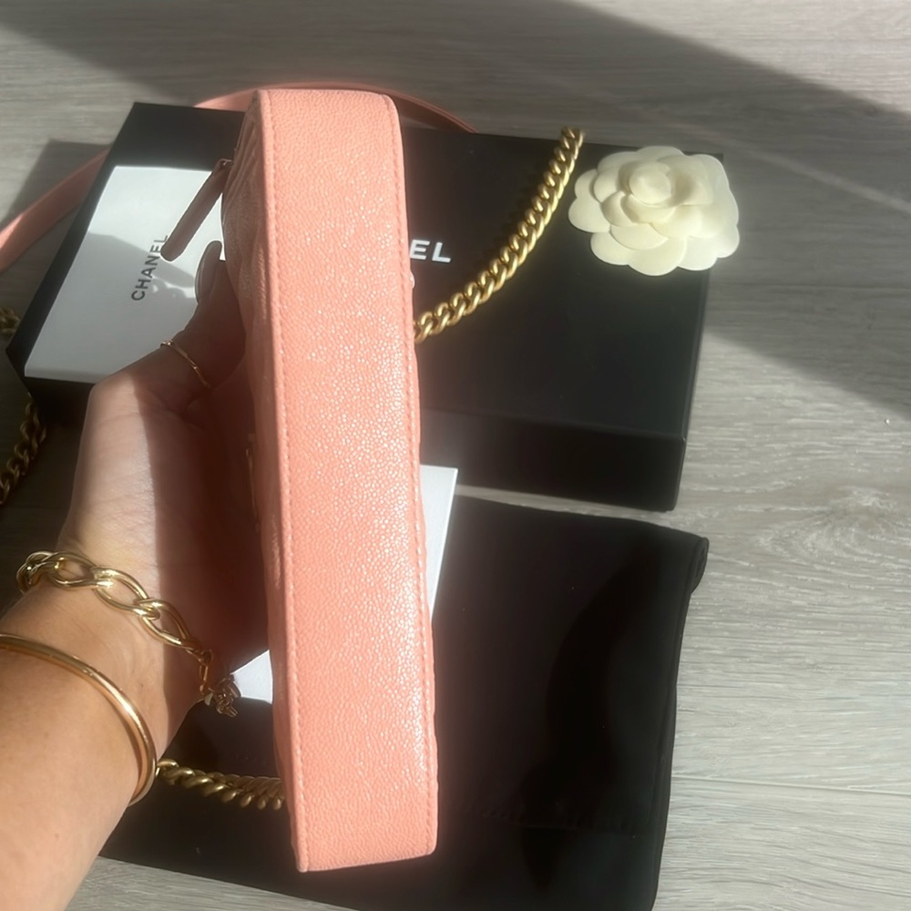 Chanel wallet on a chain - Picture 3 of 9